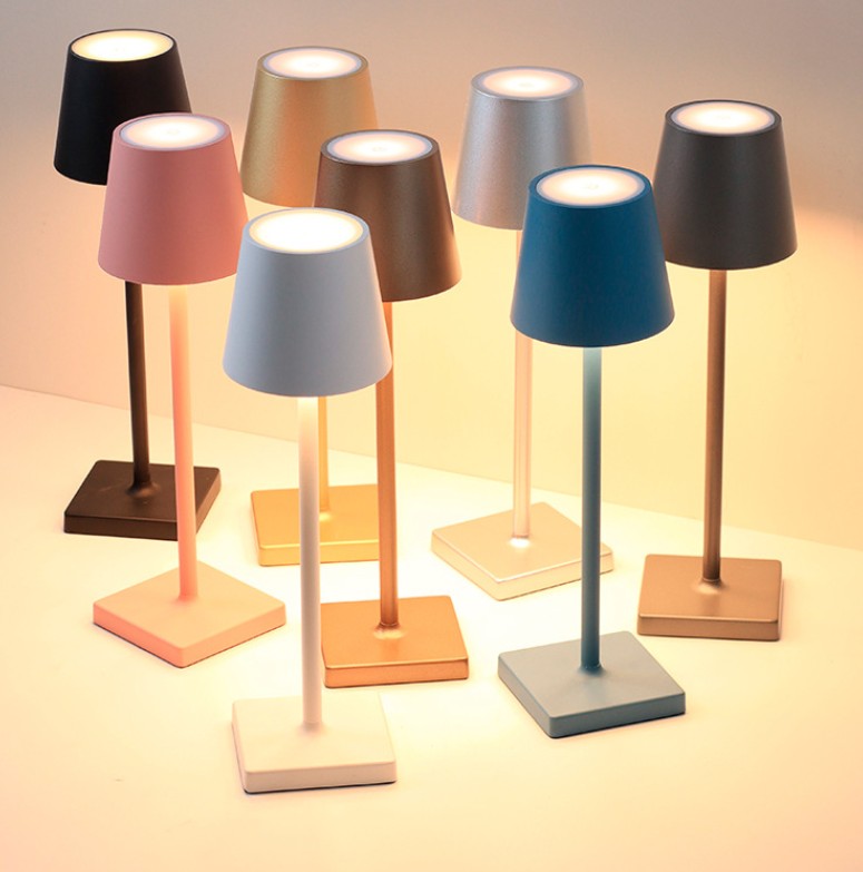 Lampe de table à recharger LED en aluminium